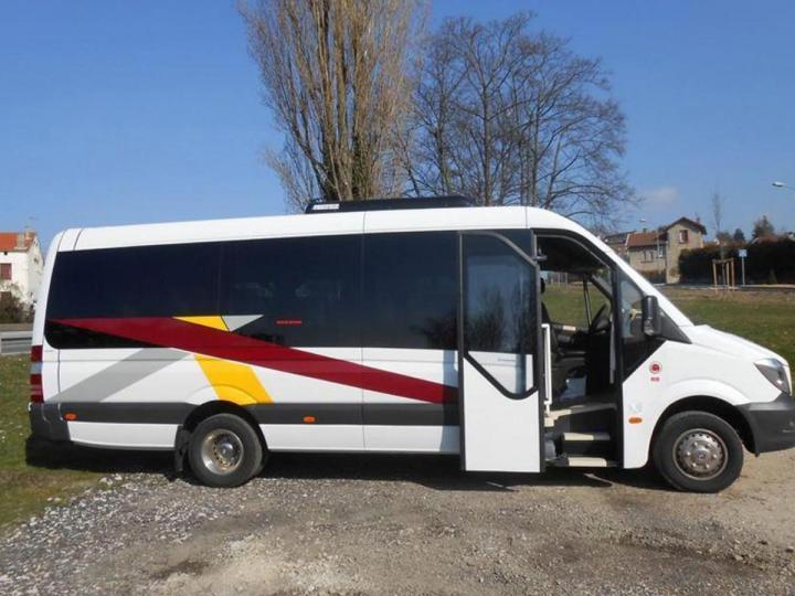 Transport en minibus Le Chambon-Feugerolles